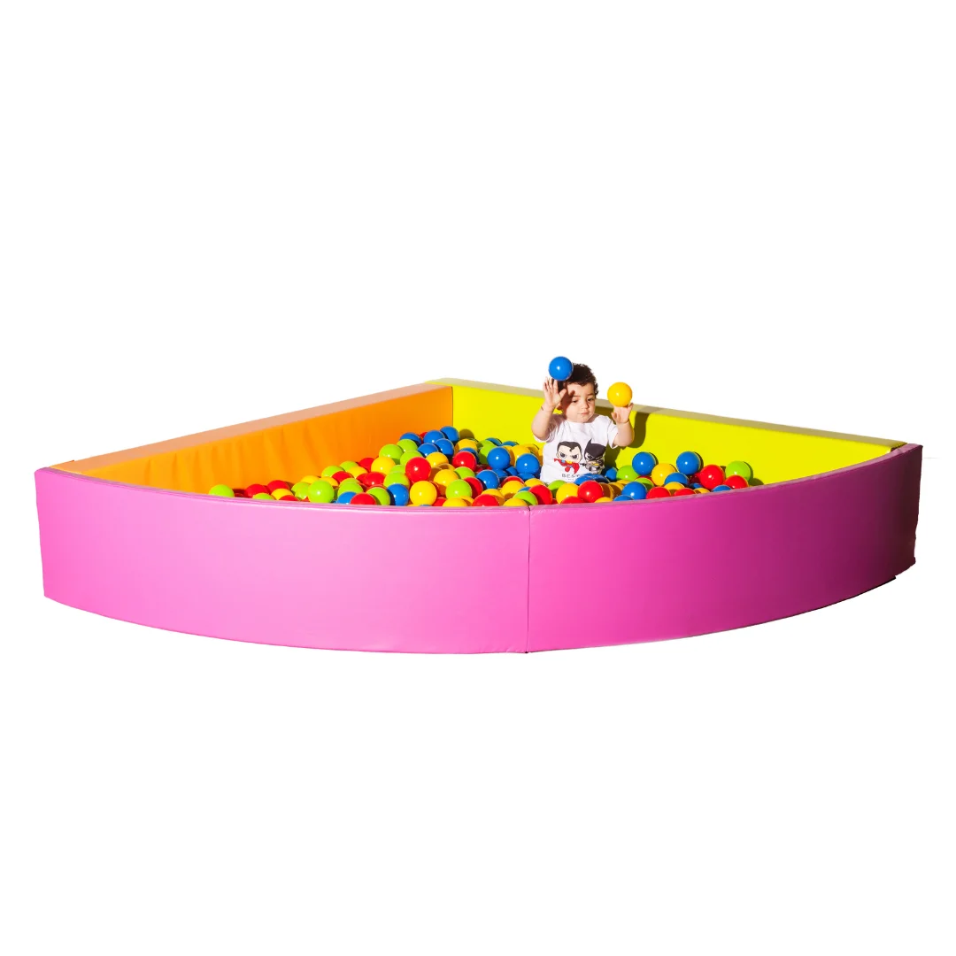 piscina de bolas esquinera