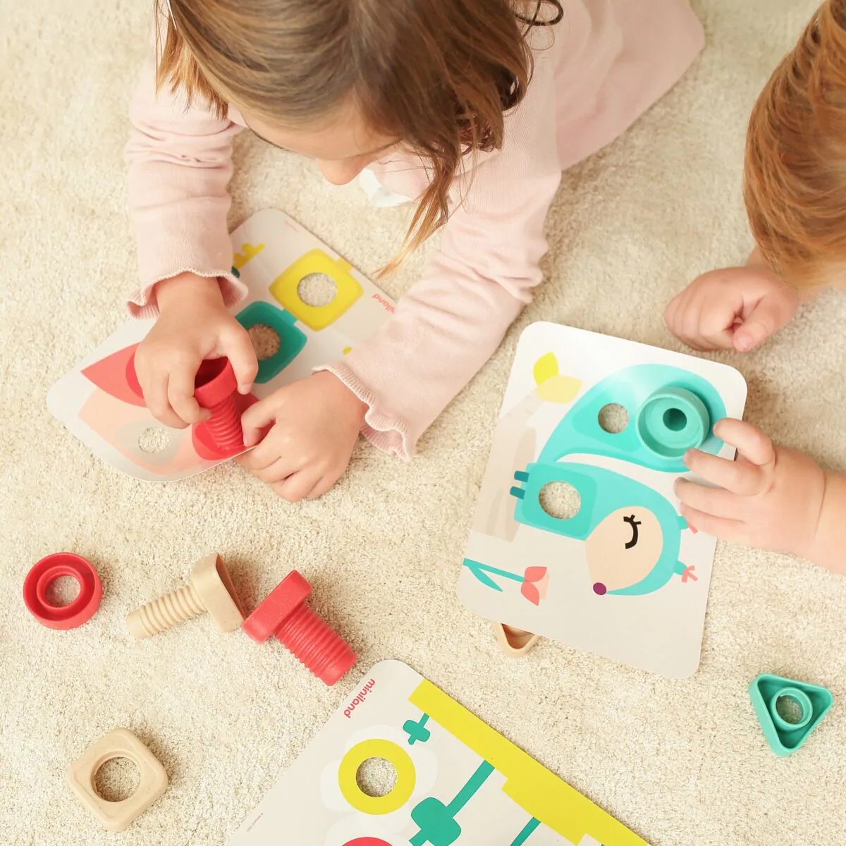 set-de tornillos y tuercas.